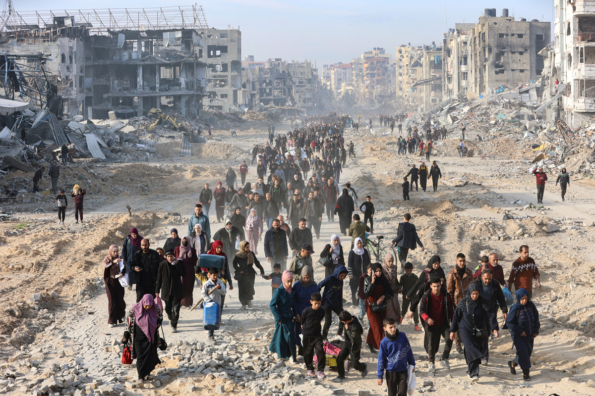 <p>Retorno de palestinos deslocados na Faixa de Gaza, em 2025. Foto: Omar AL-QATTAA / AFP</p>
